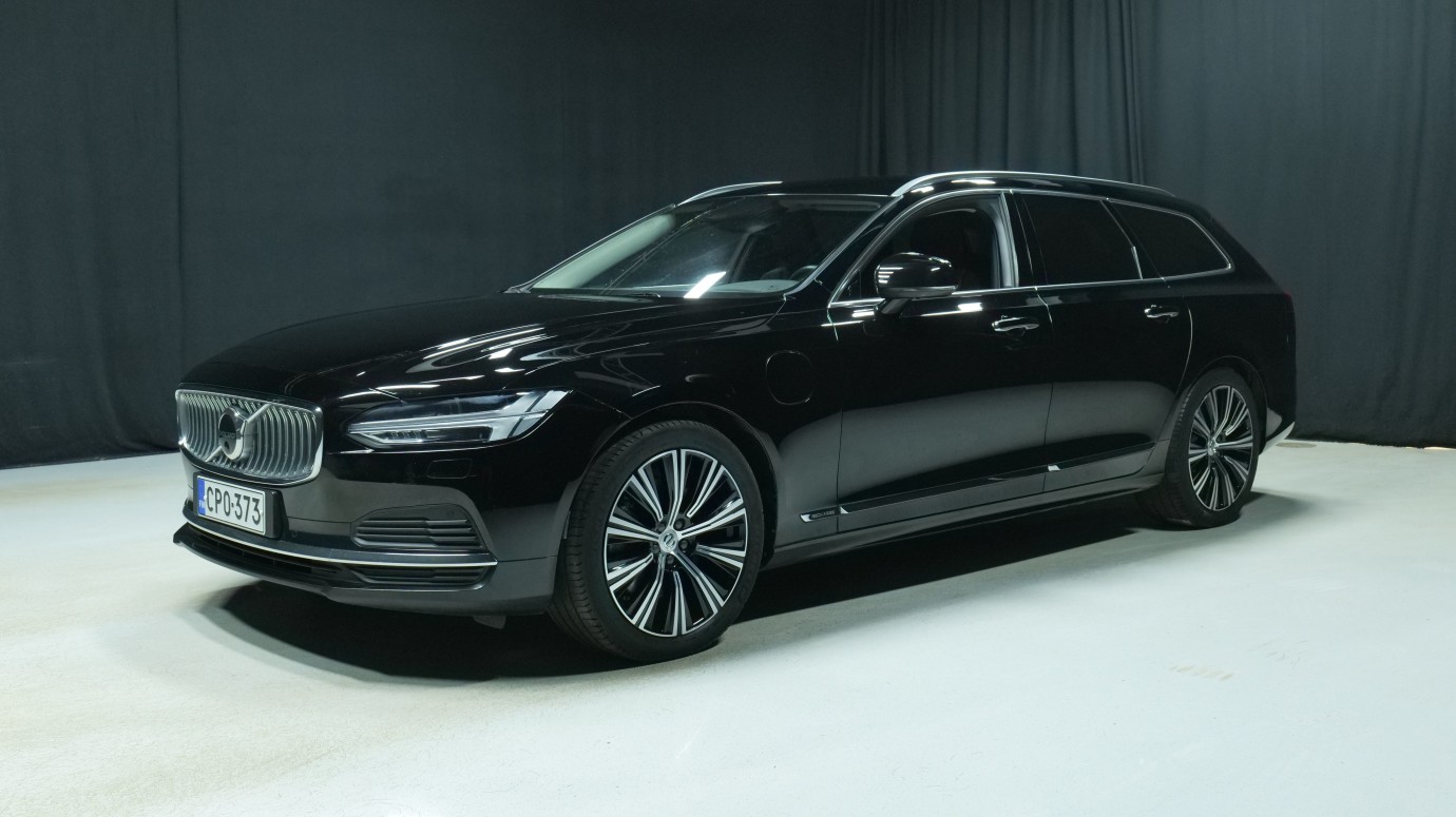 Esittelykuva Volvo V90 kevythybridiautosta.
