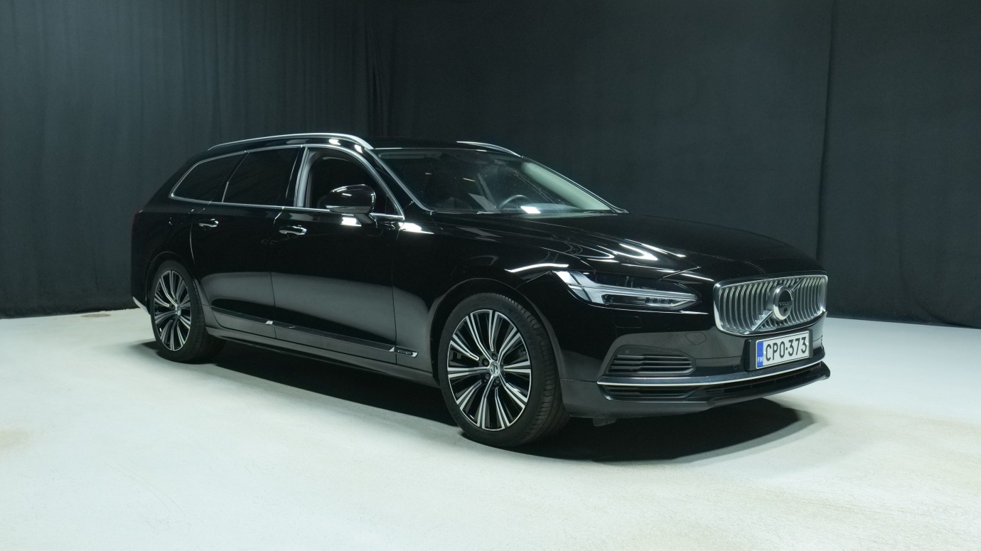 Esittelykuva Volvo V90 kevythybridiautosta.