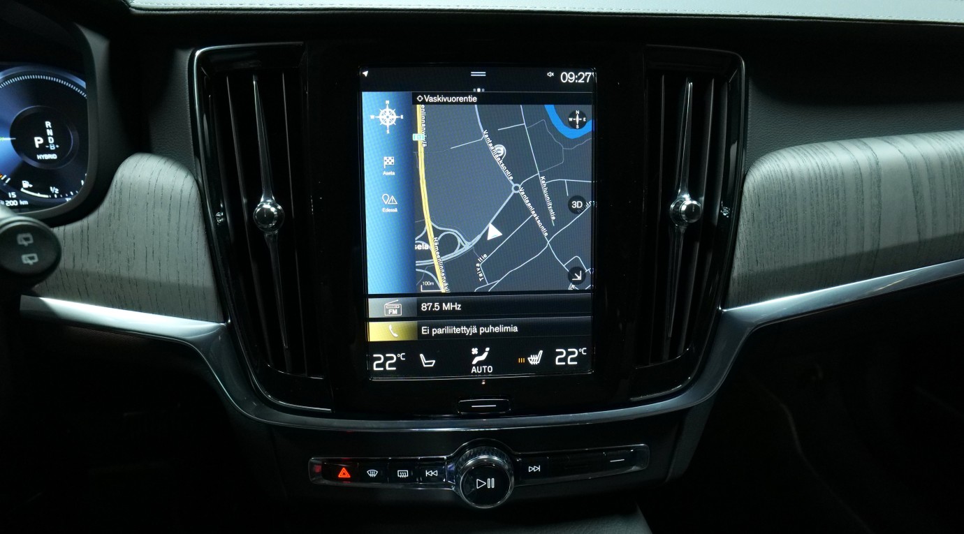 Esittelykuva Volvo V90 kevythybridiautosta.