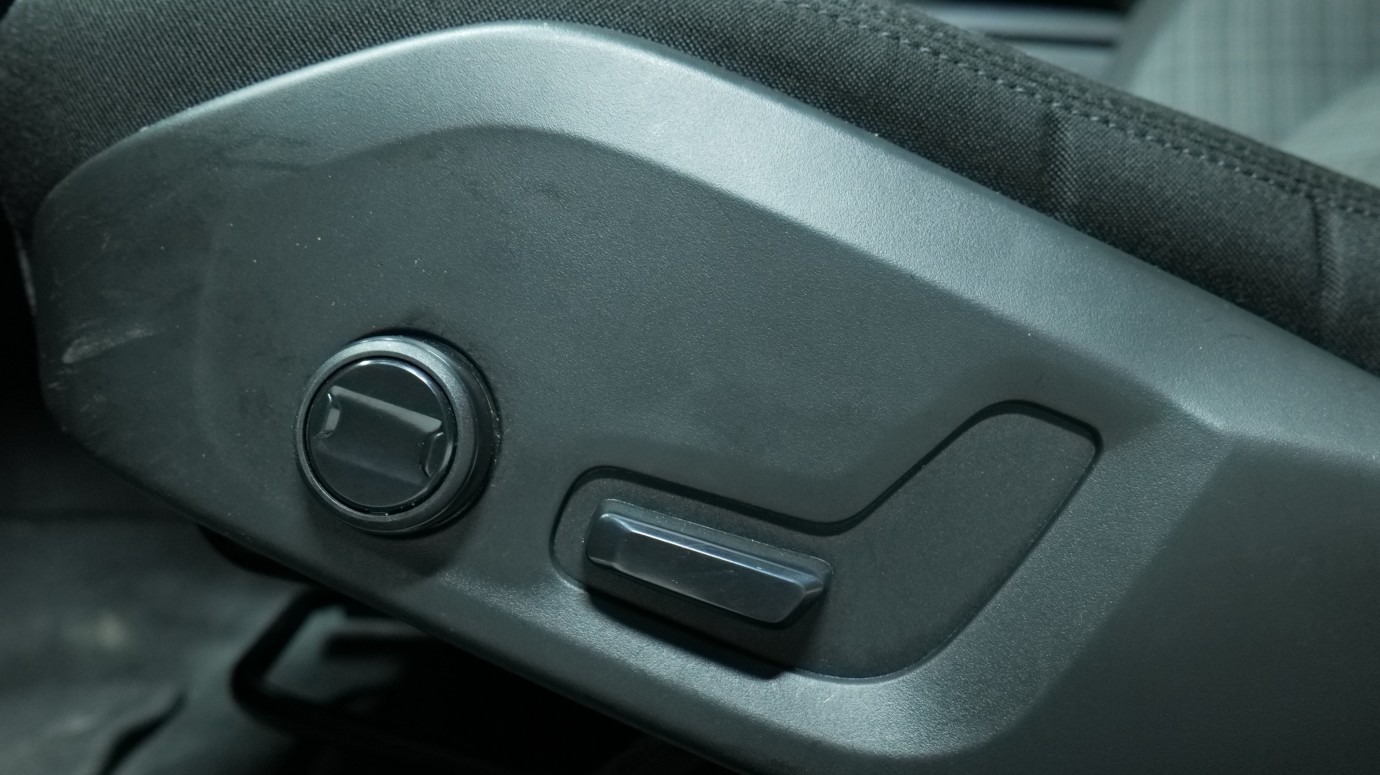 Esittelykuva Volvo V60 bensiiniautosta.