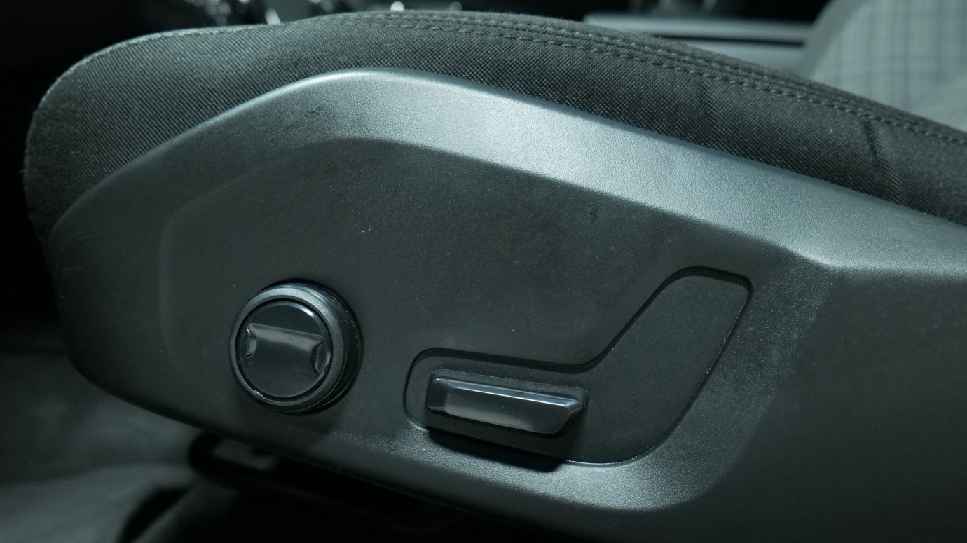 Esittelykuva Volvo V60 bensiiniautosta.