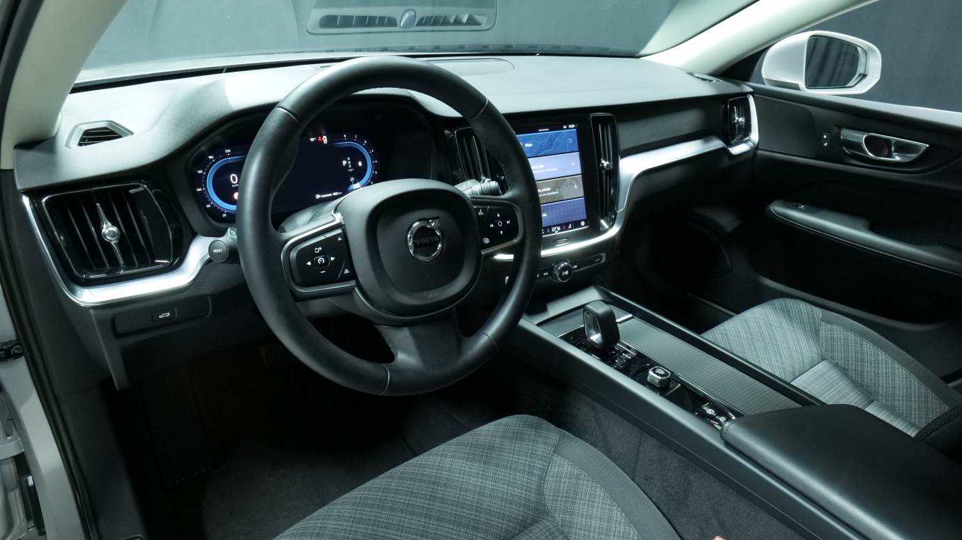 Esittelykuva Volvo V60 bensiiniautosta.
