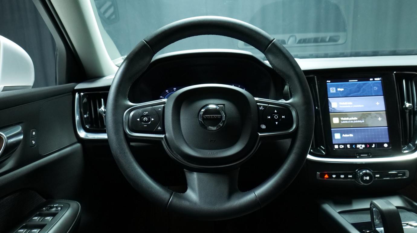 Esittelykuva Volvo V60 bensiiniautosta.