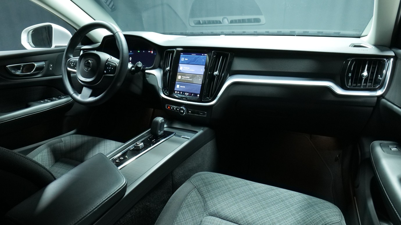 Esittelykuva Volvo V60 bensiiniautosta.