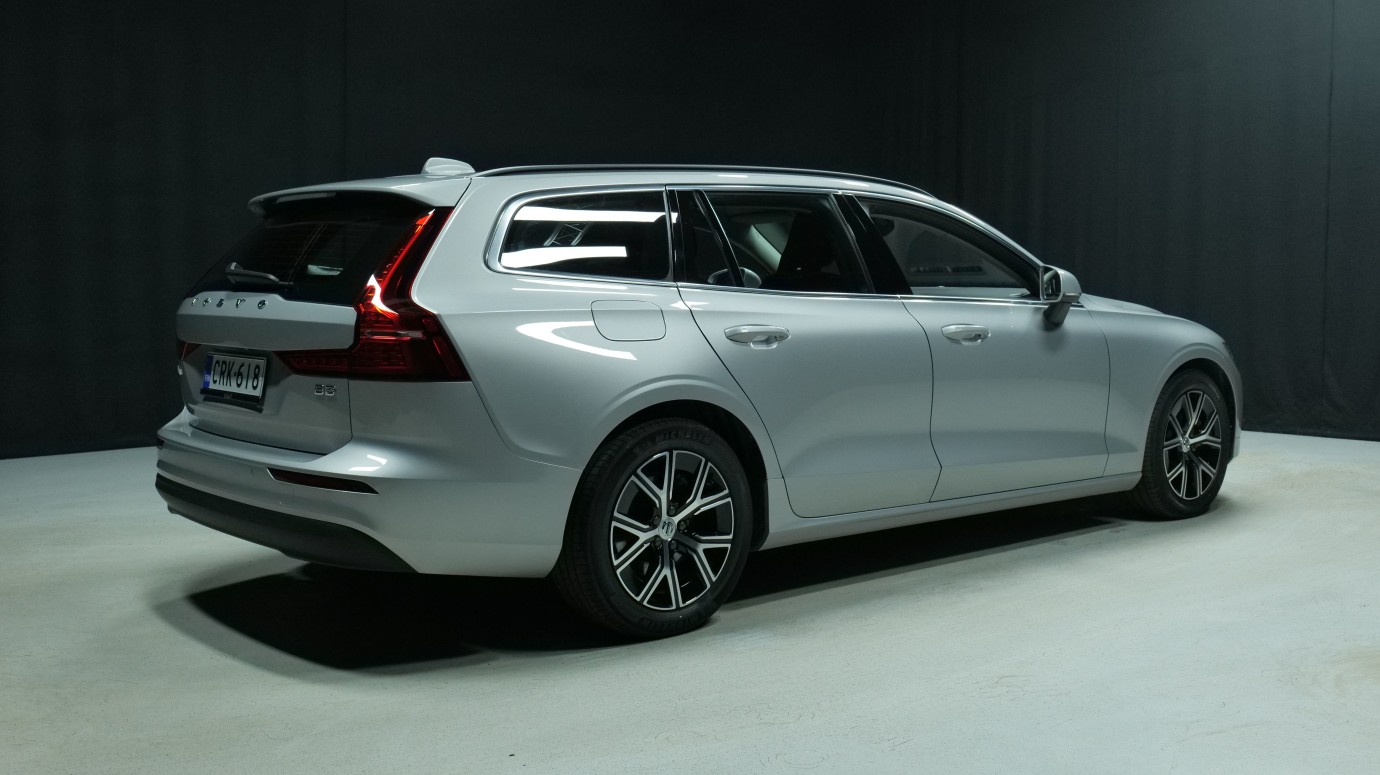 Esittelykuva Volvo V60 bensiiniautosta.