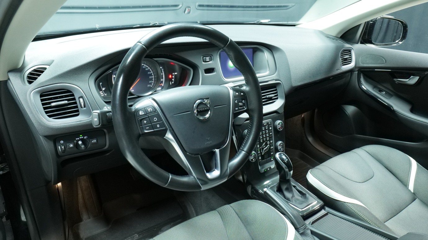 Esittelykuva Volvo V40 bensiiniautosta.