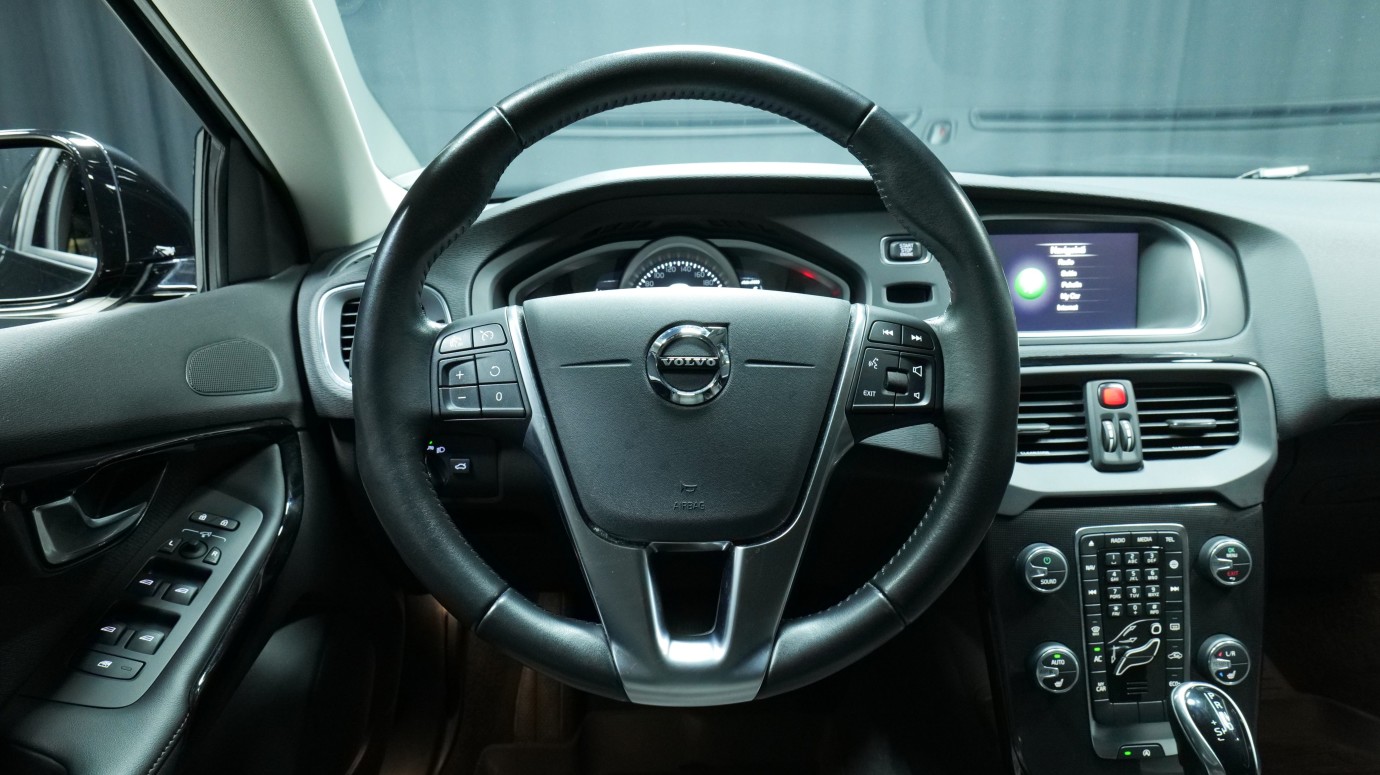Esittelykuva Volvo V40 bensiiniautosta.