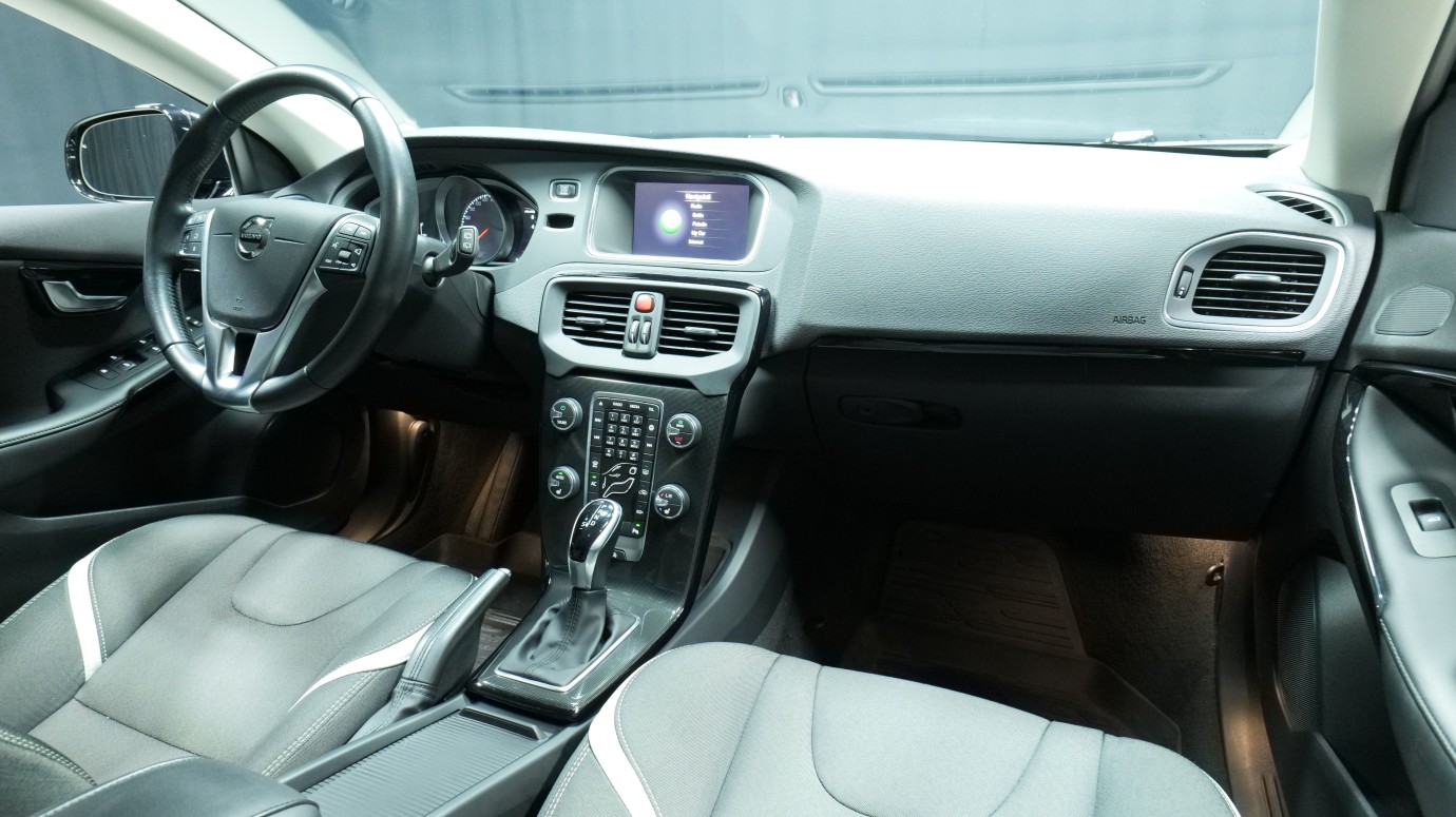 Esittelykuva Volvo V40 bensiiniautosta.