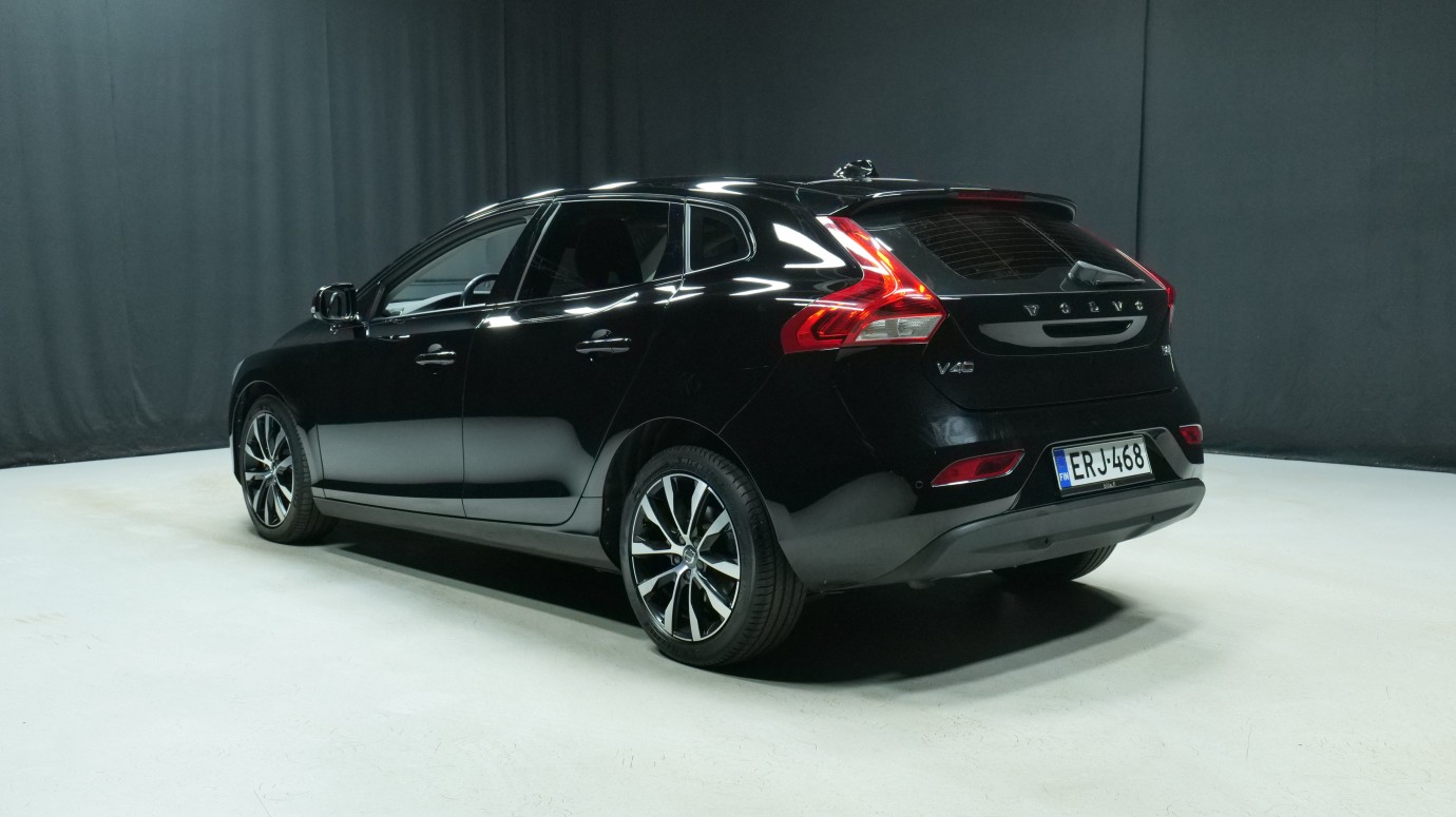 Esittelykuva Volvo V40 bensiiniautosta.