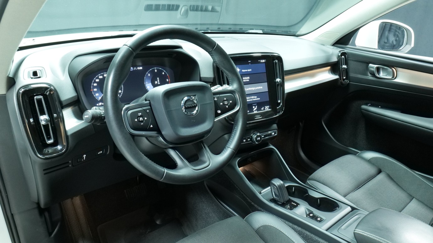 Esittelykuva Volvo XC40 dieselautosta.