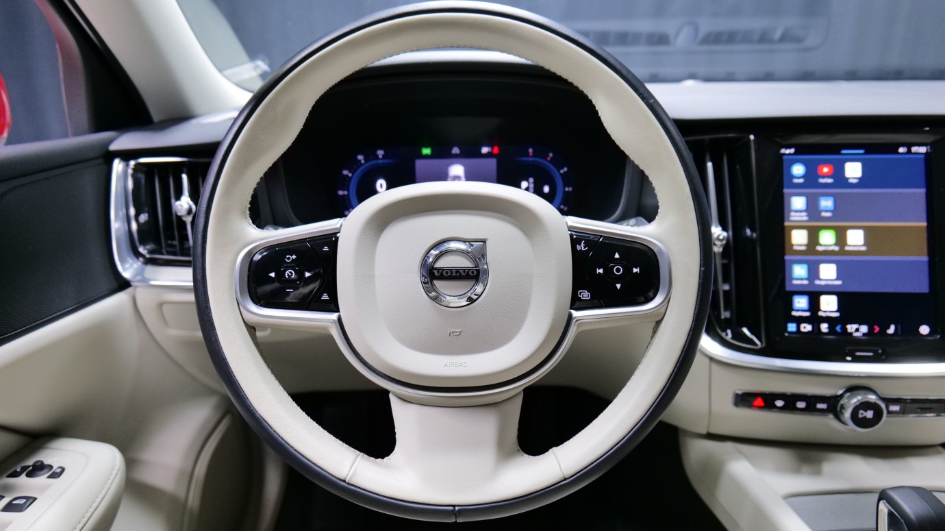 Esittelykuva Volvo V60 dieselautosta.