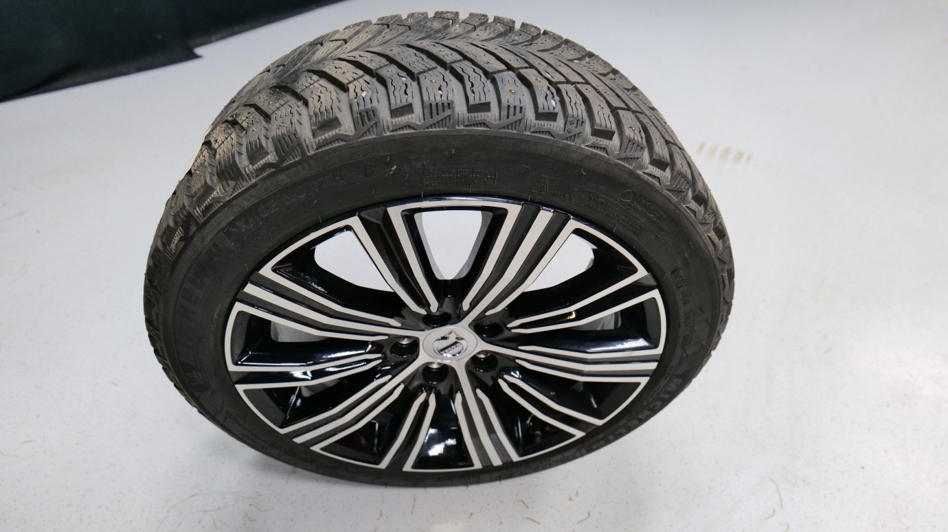 Esittelykuva Volvo V60 dieselautosta.