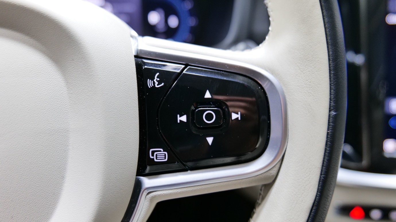 Esittelykuva Volvo V60 dieselautosta.