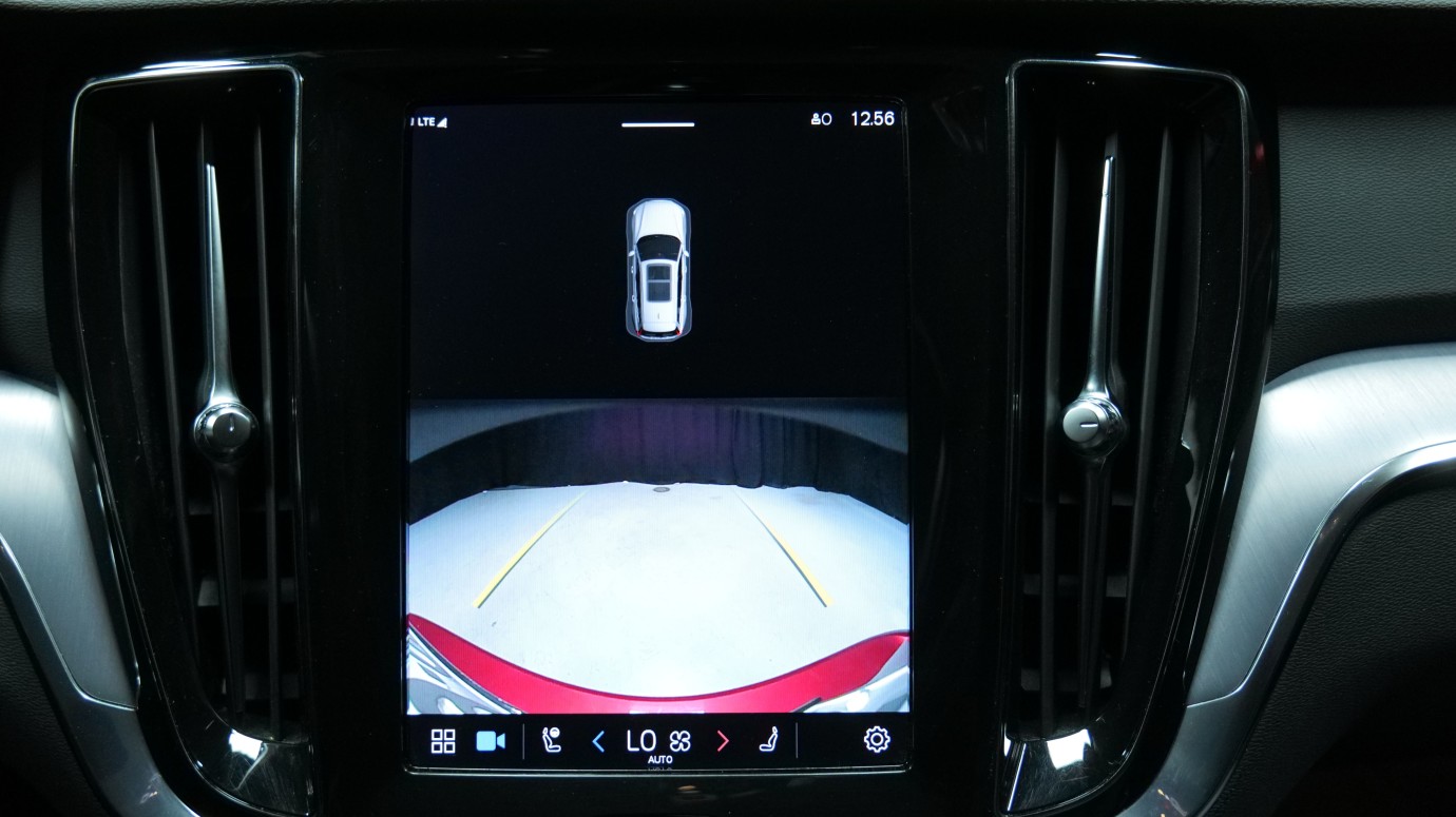 Esittelykuva Volvo V60 bensiiniautosta.