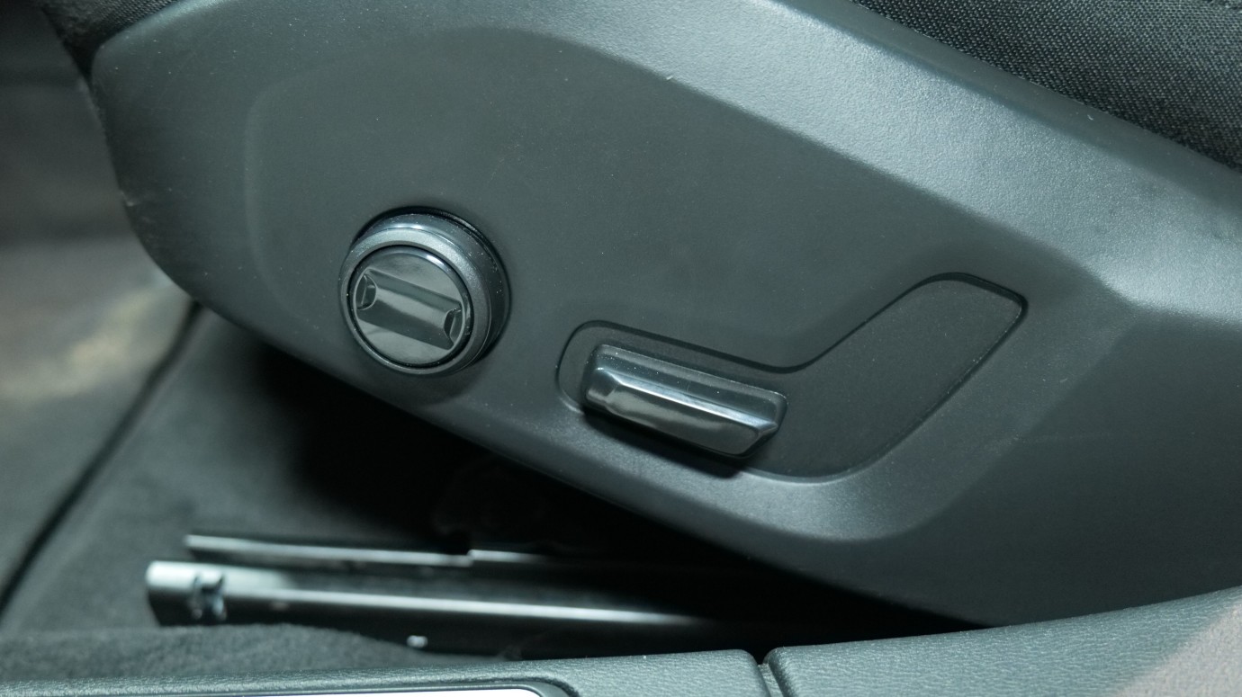 Esittelykuva Volvo V60 bensiiniautosta.