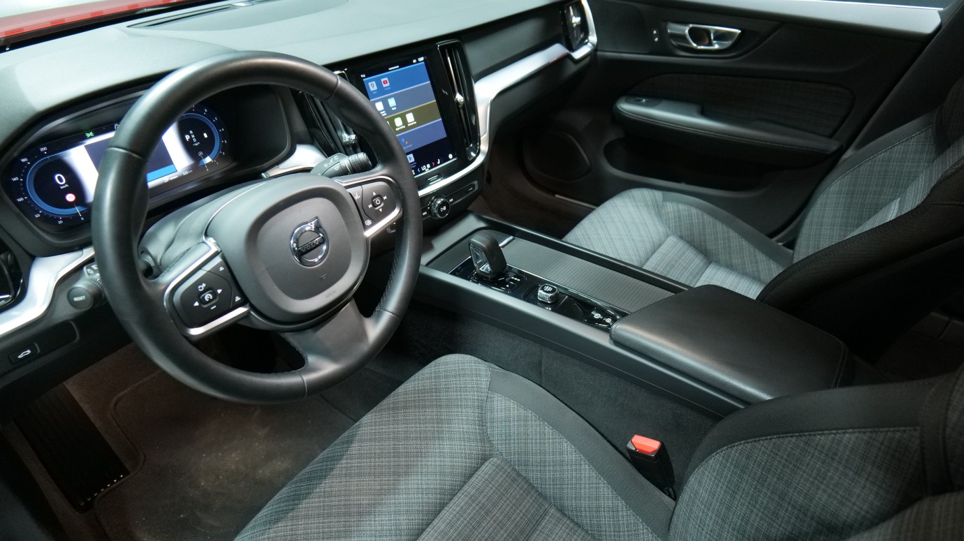 Esittelykuva Volvo V60 bensiiniautosta.
