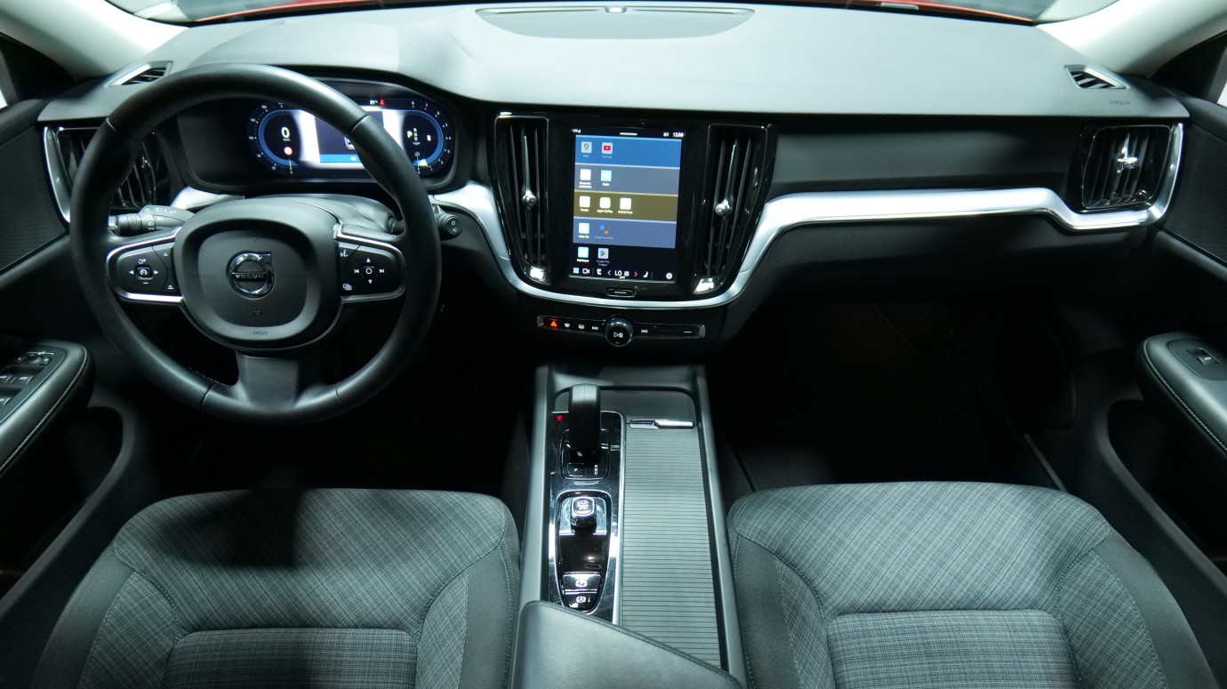 Esittelykuva Volvo V60 bensiiniautosta.