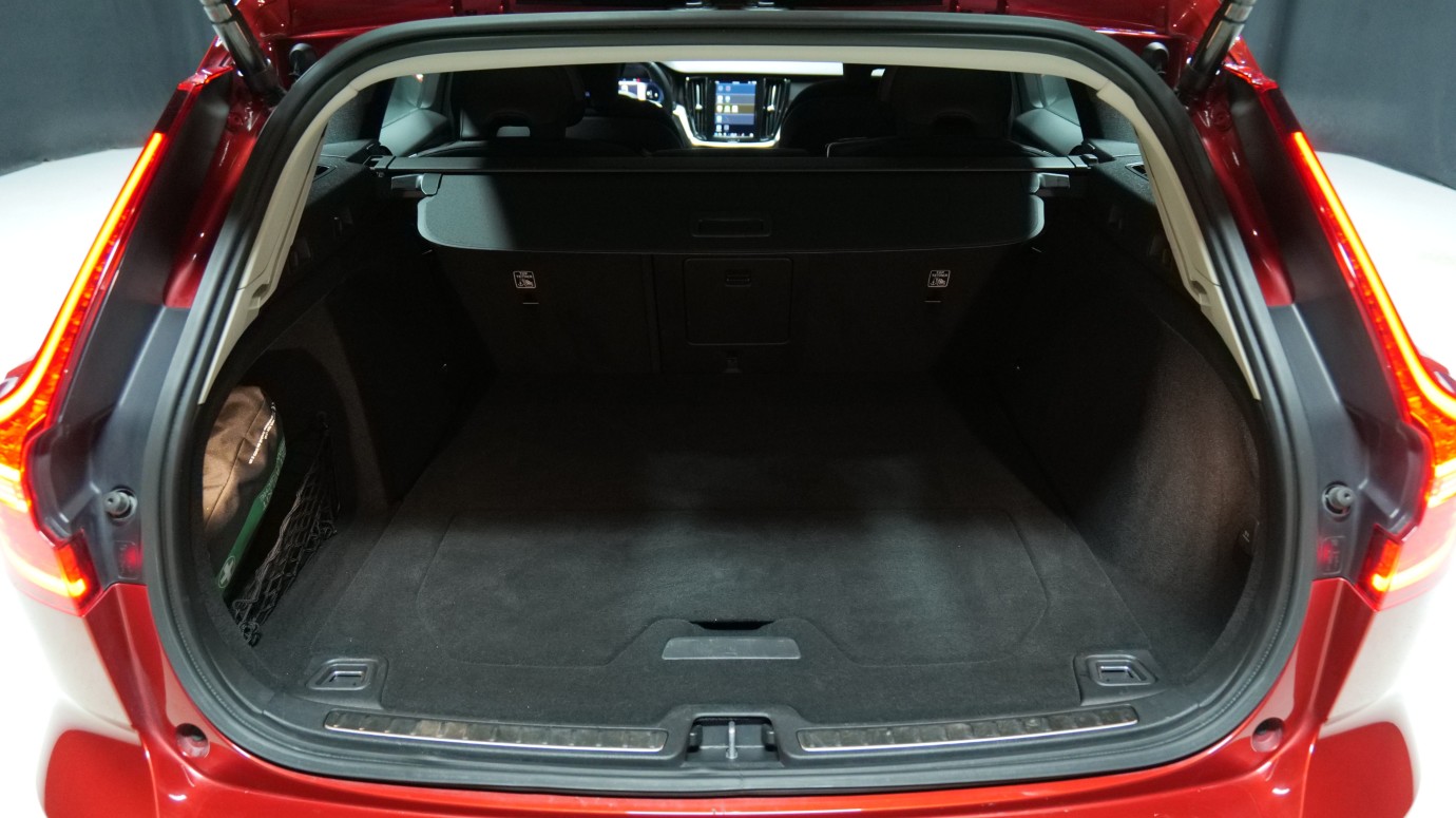 Esittelykuva Volvo V60 bensiiniautosta.