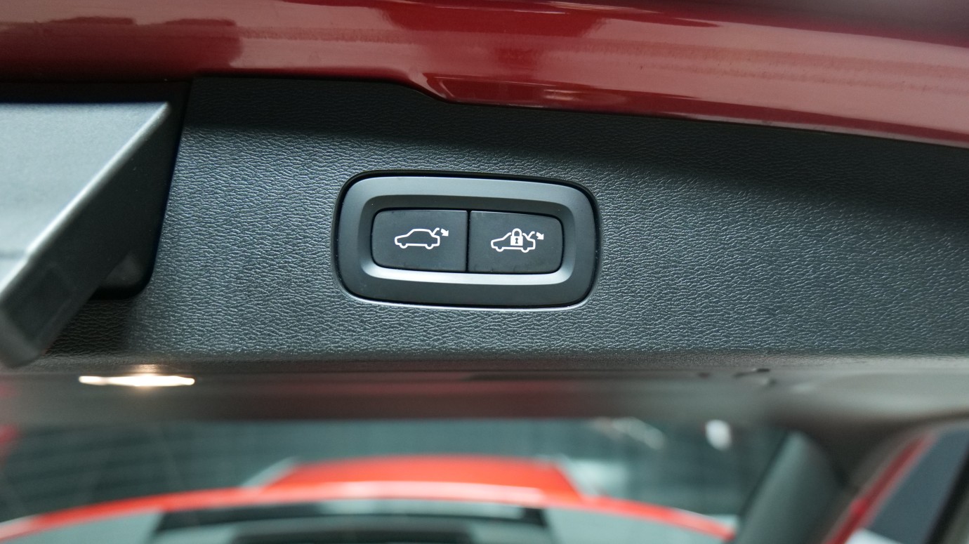 Esittelykuva Volvo V60 bensiiniautosta.