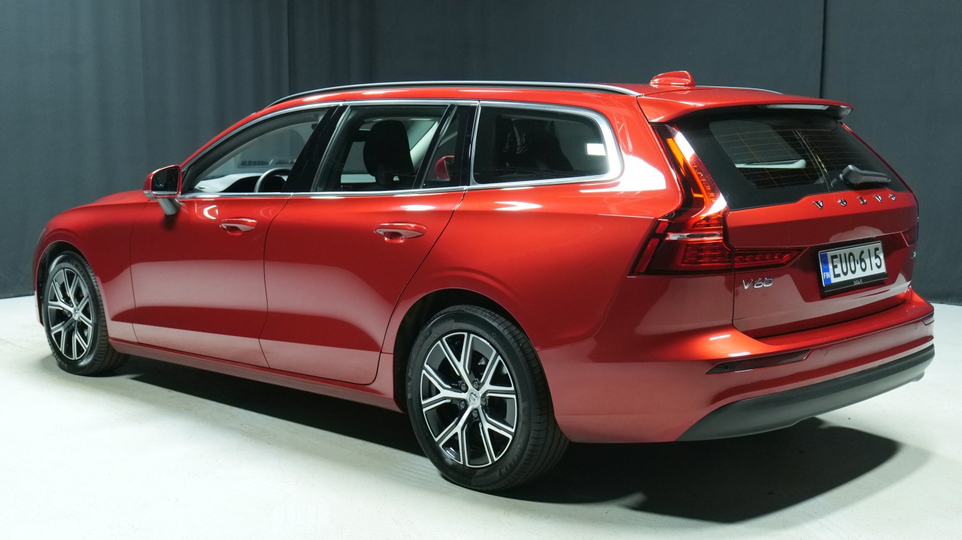 Esittelykuva Volvo V60 bensiiniautosta.
