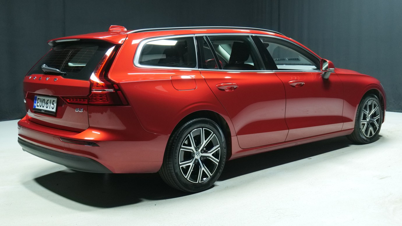 Esittelykuva Volvo V60 bensiiniautosta.