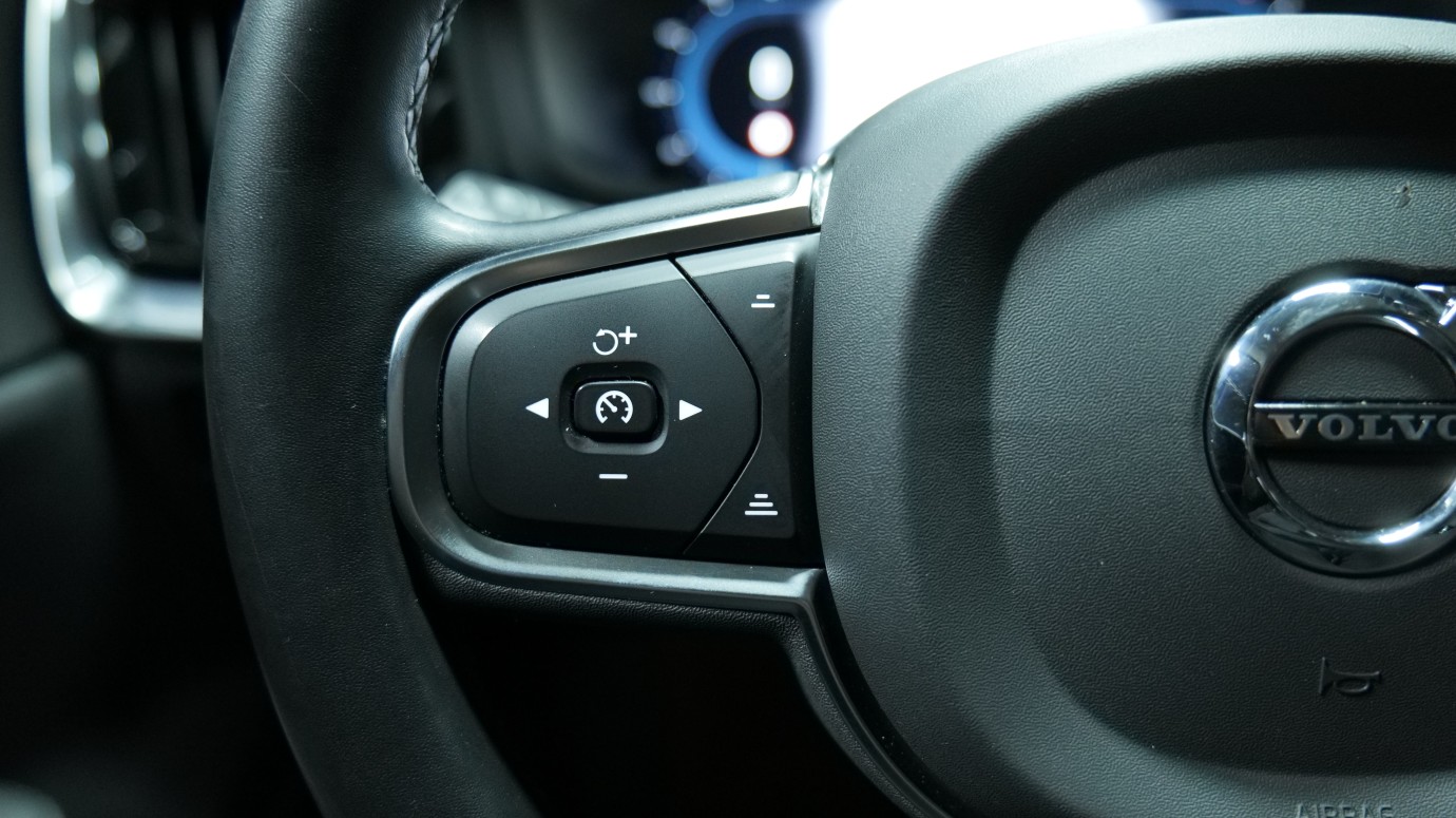 Esittelykuva Volvo V60 bensiiniautosta.