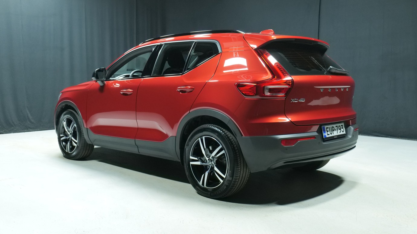 Esittelykuva Volvo XC40 bensiiniautosta.
