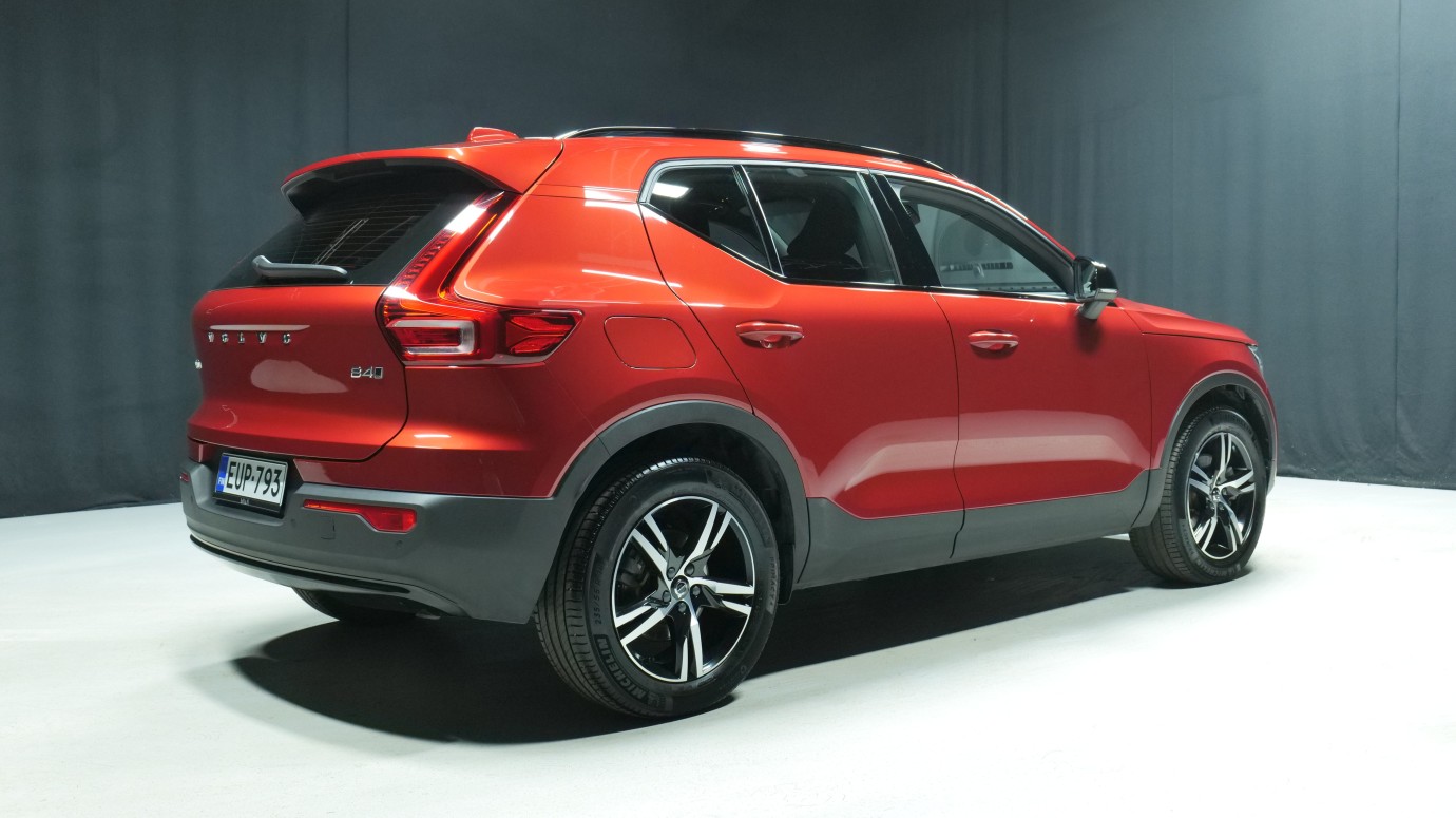 Esittelykuva Volvo XC40 bensiiniautosta.
