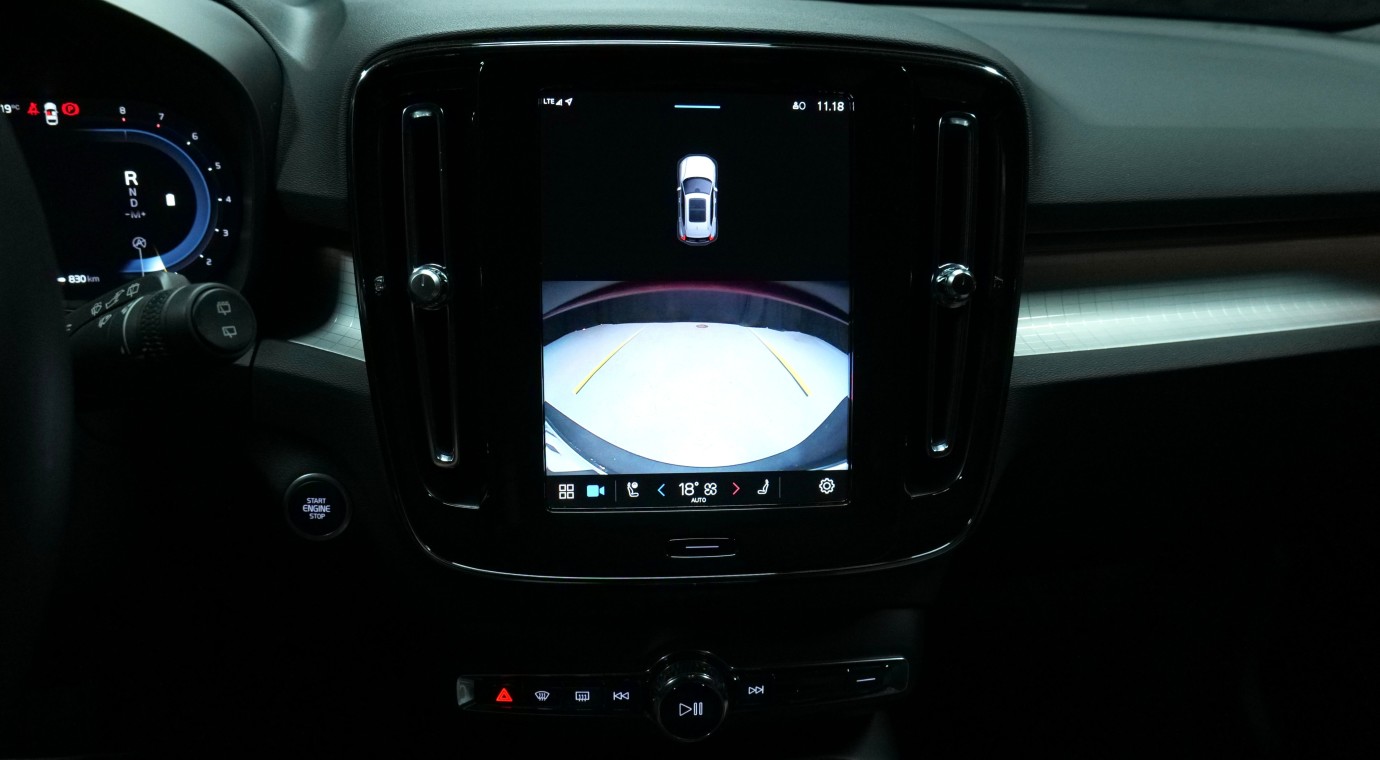 Esittelykuva Volvo XC40 bensiiniautosta.