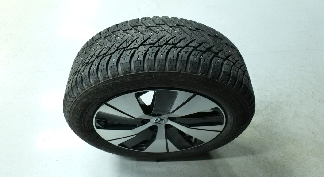 Esittelykuva Volvo XC40 kevythybridiautosta.