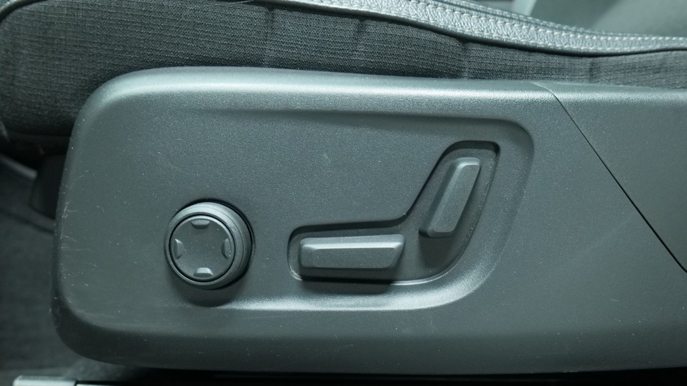 Esittelykuva Volvo XC40 bensiiniautosta.