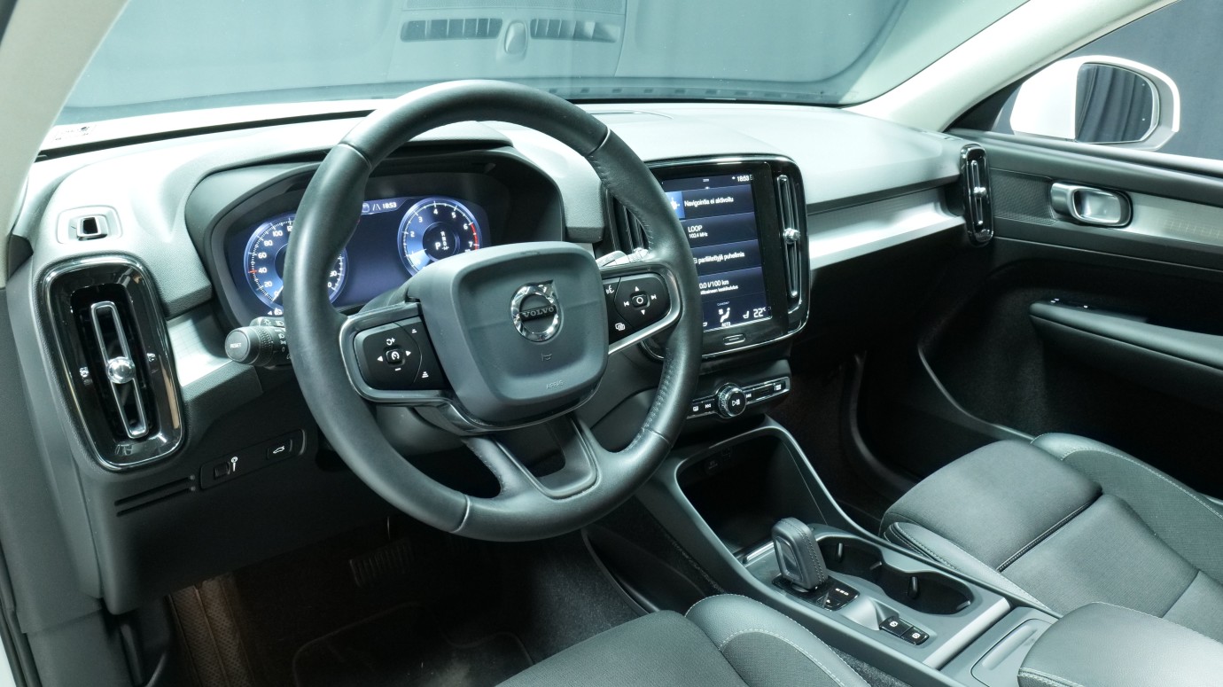 Esittelykuva Volvo XC40 bensiiniautosta.
