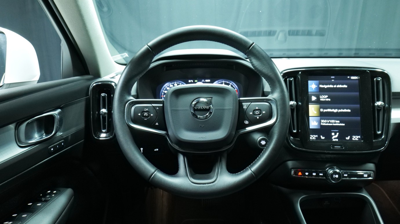 Esittelykuva Volvo XC40 bensiiniautosta.