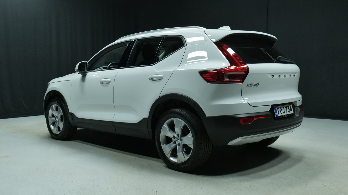 Esittelykuva Volvo XC40 bensiiniautosta.