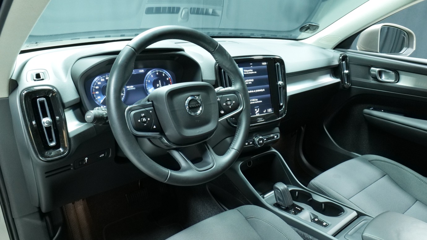 Esittelykuva Volvo XC40 bensiiniautosta.