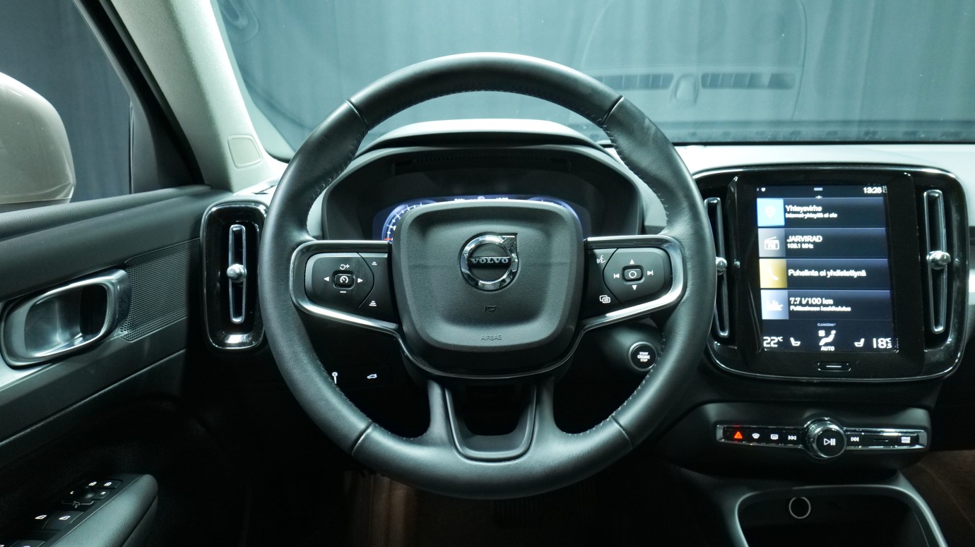 Esittelykuva Volvo XC40 bensiiniautosta.