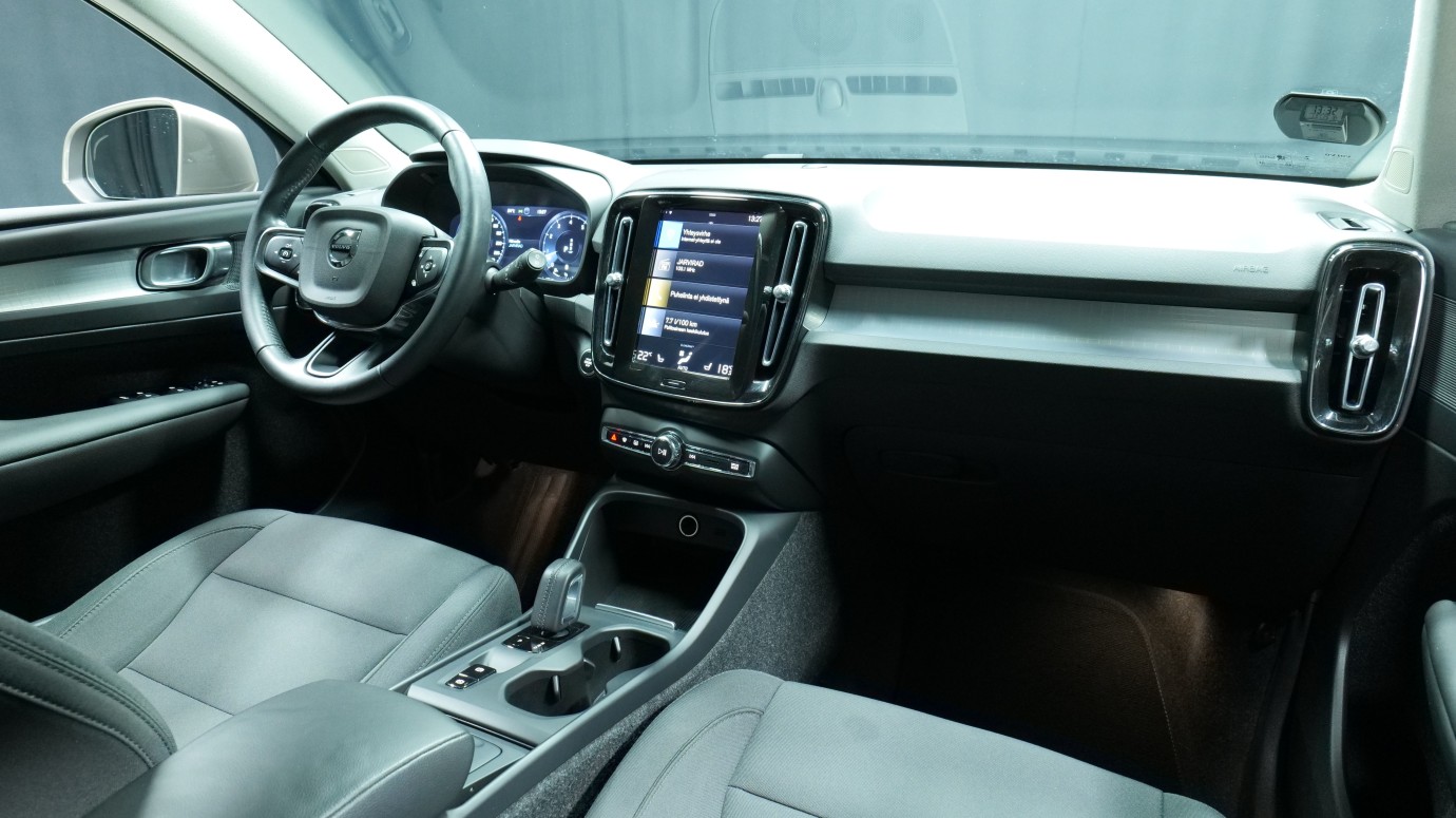 Esittelykuva Volvo XC40 bensiiniautosta.