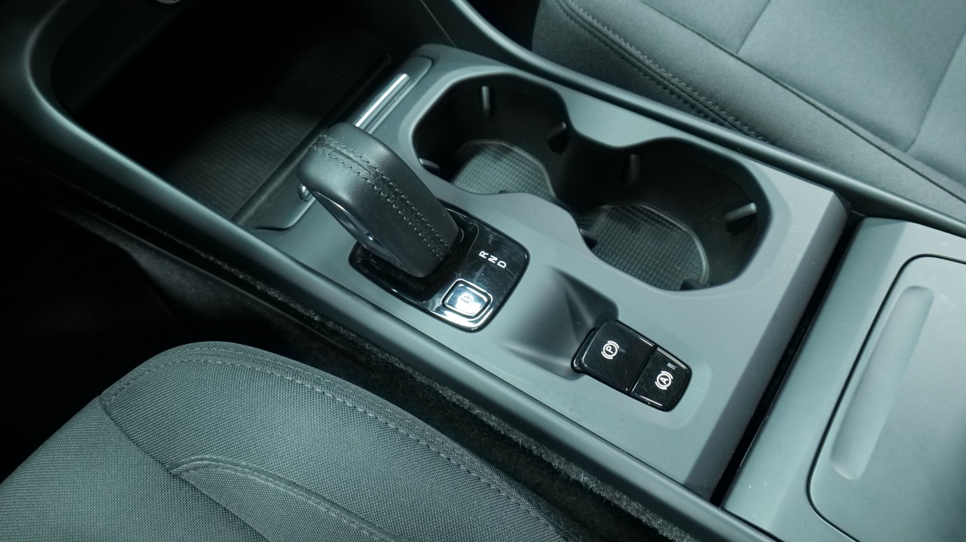 Esittelykuva Volvo XC40 bensiiniautosta.