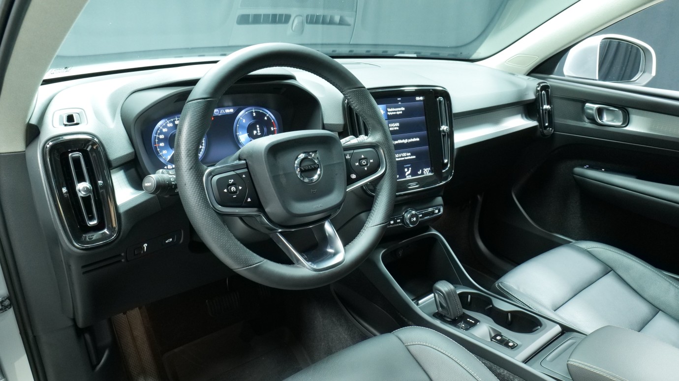 Esittelykuva Volvo XC40 dieselautosta.