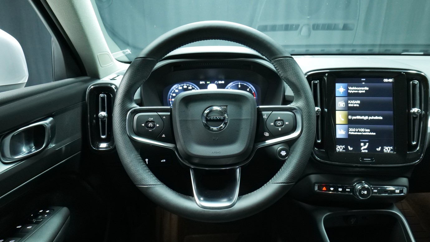 Esittelykuva Volvo XC40 dieselautosta.