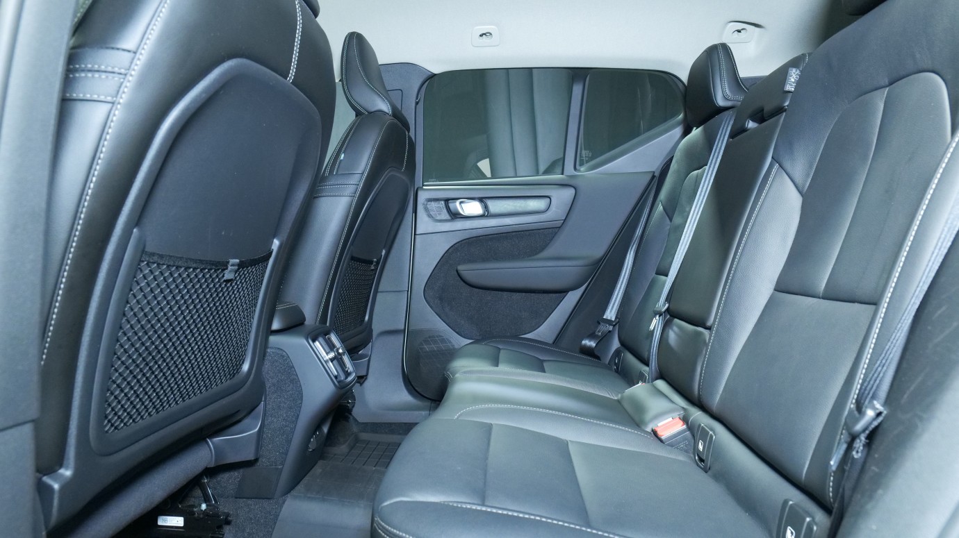 Esittelykuva Volvo XC40 dieselautosta.