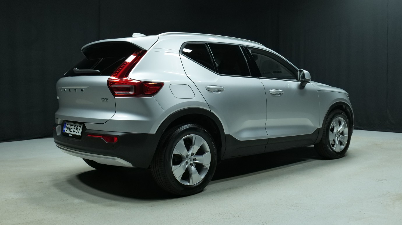 Esittelykuva Volvo XC40 dieselautosta.