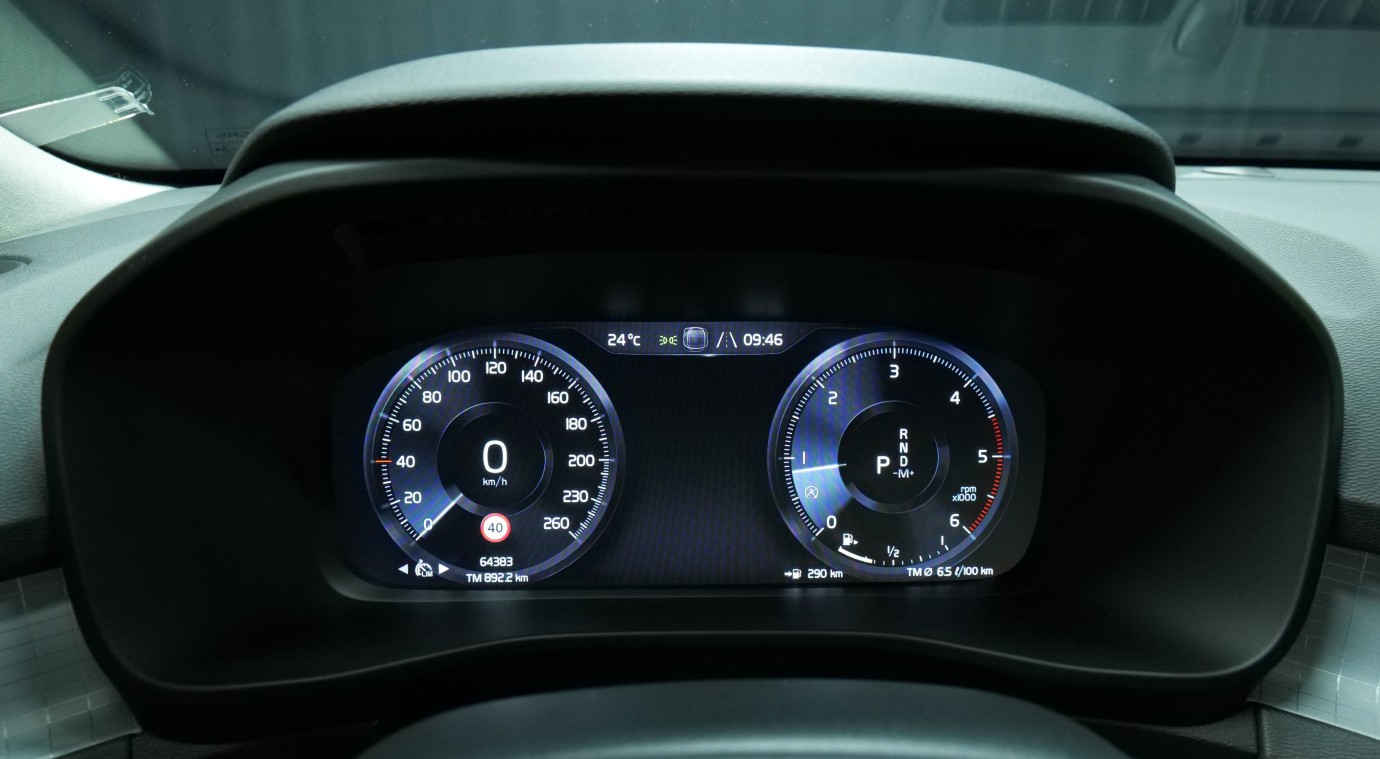 Esittelykuva Volvo XC40 dieselautosta.
