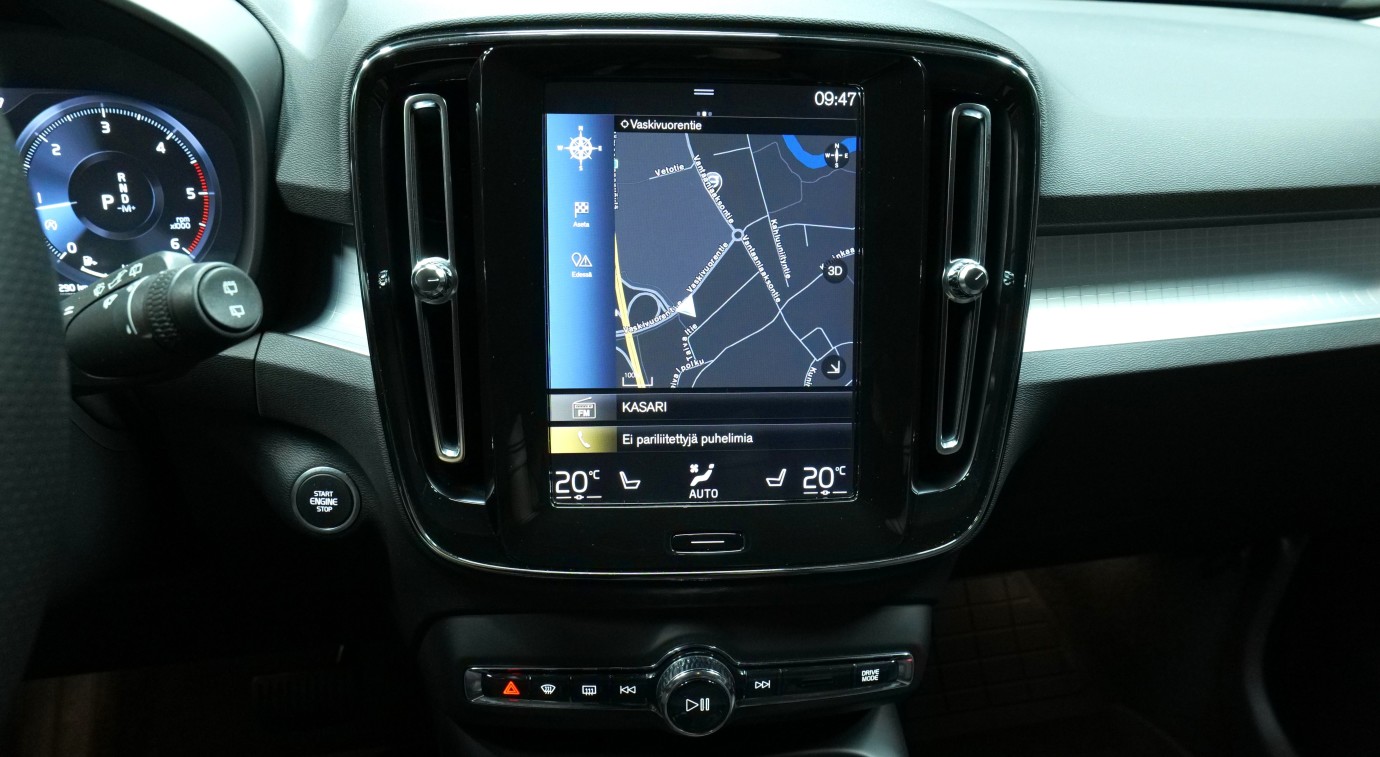 Esittelykuva Volvo XC40 dieselautosta.