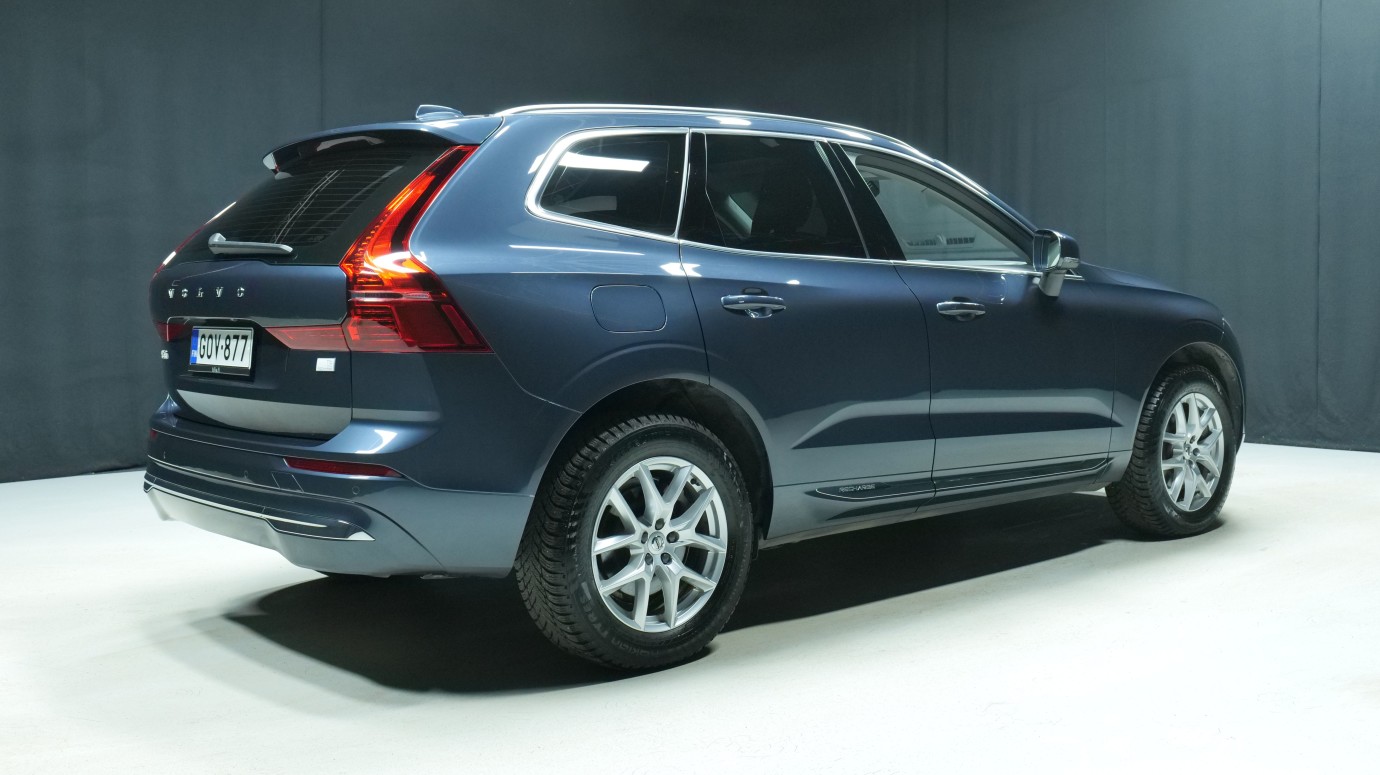 Esittelykuva Volvo XC60 kevythybridiautosta.