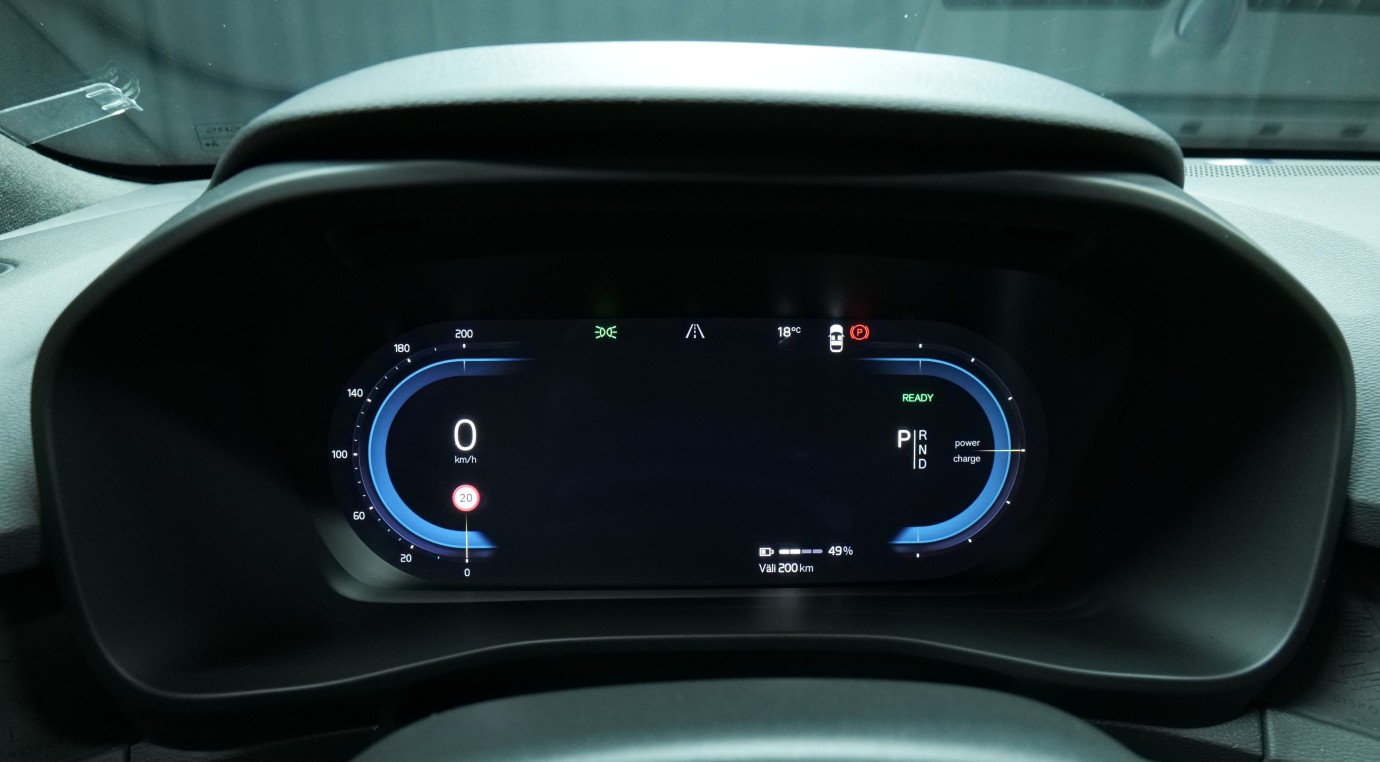 Esittelykuva Volvo XC40 täyssähköautosta.
