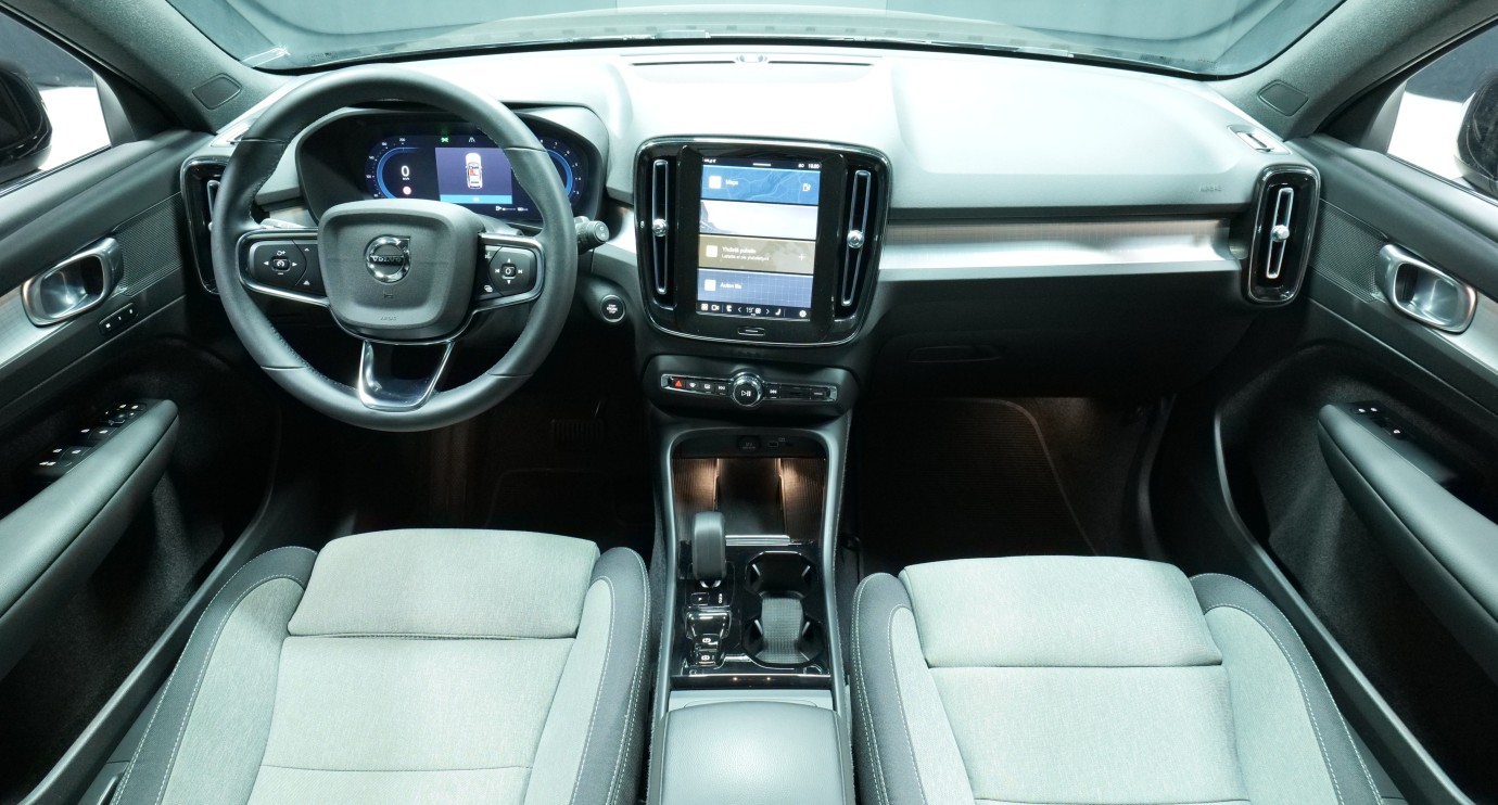 Esittelykuva Volvo XC40 bensiiniautosta.