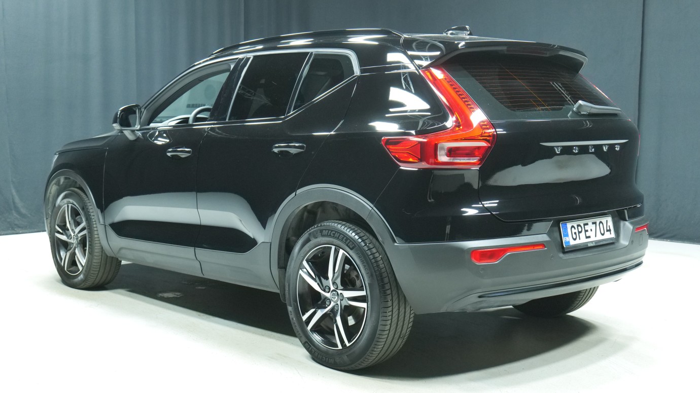 Esittelykuva Volvo XC40 bensiiniautosta.