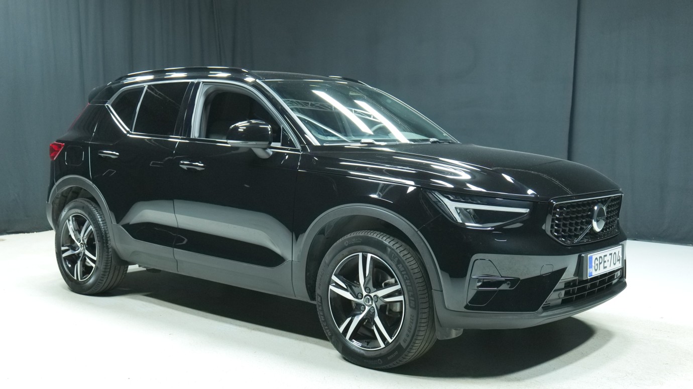 Esittelykuva Volvo XC40 bensiiniautosta.