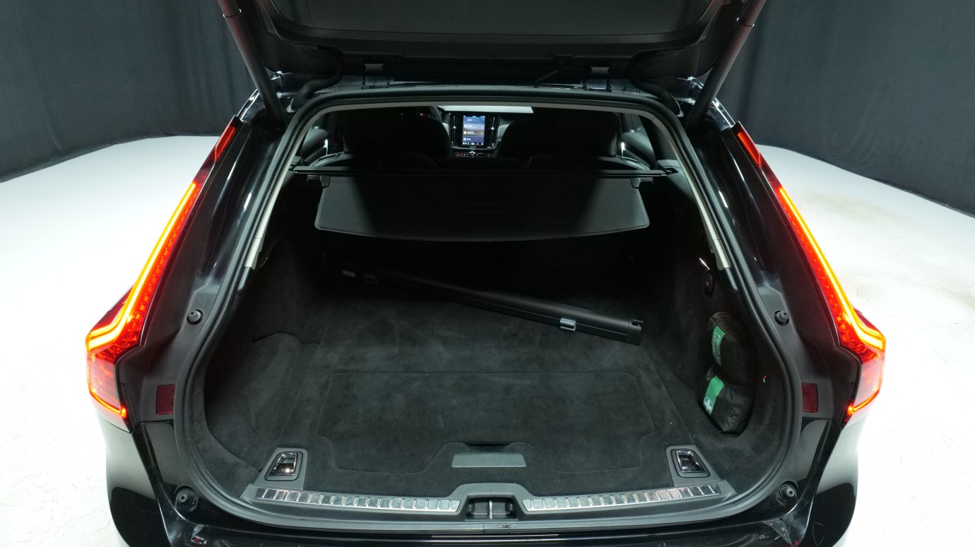 Esittelykuva Volvo V90 dieselautosta.